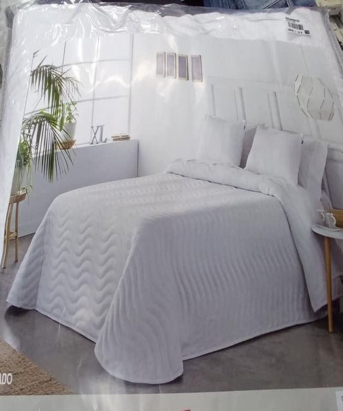 colcha de cama color blanco